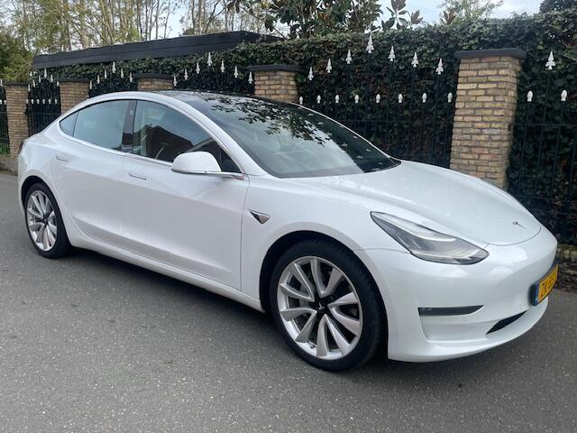 Tesla Model 3 Long Range AWD 75 kWh / 108.450 km/ 2019