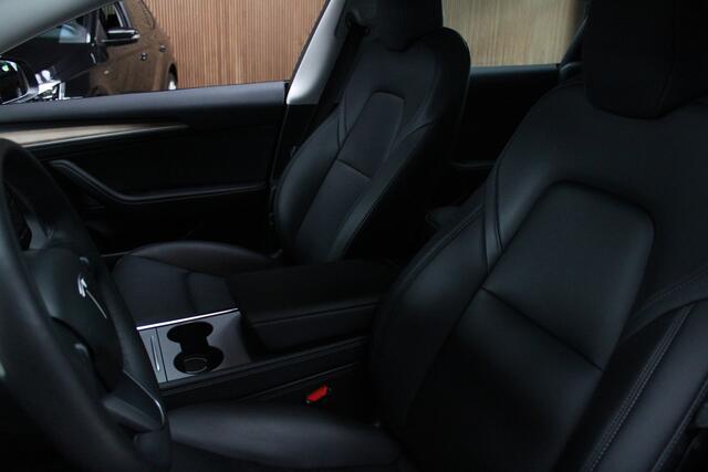 Tesla Model 3 RWD Autopilot ACC Stuurverwarm. PDC Leer Navi Panoramadak 360° Elektr. achterklep Stoelverwarming voor & achter Climate voor & achter LM velgen BTW auto! Nieuw!