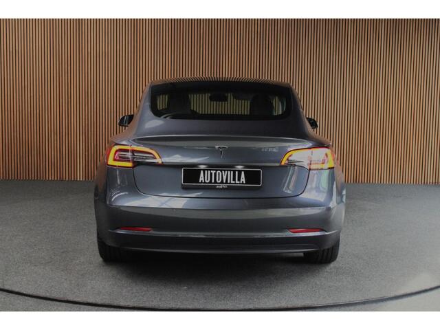 Tesla Model 3 Standard Plus ACC Autopilot Stuurverwarm. PDC Leer Navi Panoramadak 360° Elektr. achterklep Stoelverwarming voor & achter Climate voor & achter LM velgen BTW auto! Nieuw!