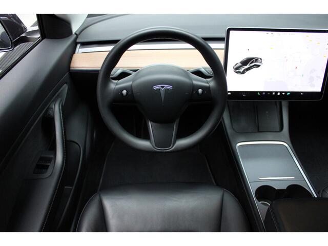 Tesla Model 3 Standard Plus ACC Autopilot Stuurverwarm. PDC Leer Navi Panoramadak 360° Elektr. achterklep Stoelverwarming voor & achter Climate voor & achter LM velgen BTW auto! Nieuw!
