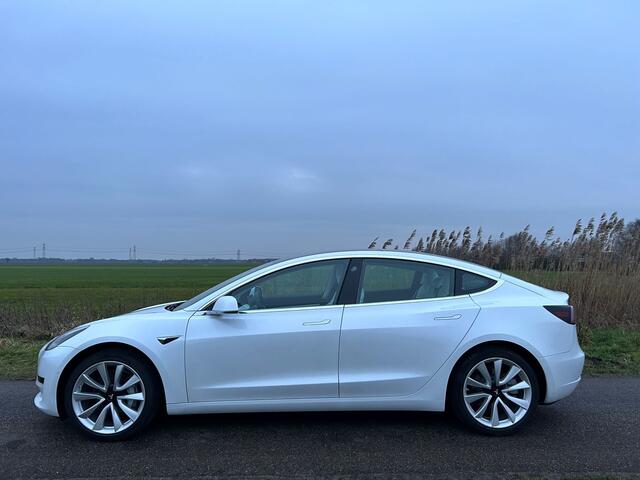 Tesla Model 3 Standard RWD Plus 60 kWh Autopilot / Panoramadak / Leer / Metallic lak