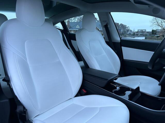 Tesla Model 3 Standard RWD Plus 60 kWh Autopilot / Panoramadak / Leer / Metallic lak
