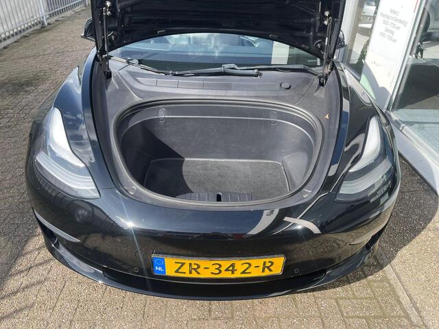 Tesla Model 3 | Long Range dual motor 485 km Actieradius | - 1e eigenaar | NAP | 4-WDRIVE -APK TOT 7 AUG 2027 | | 1e eigenaar | Navigatie | Panoramadak | Voorzien van trekhaak | Electronic climate control | Navigatiesysteem full map |
