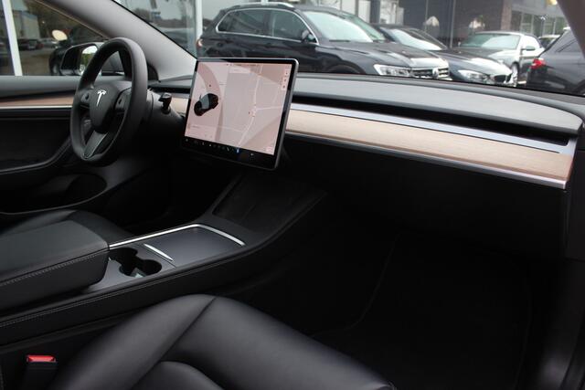 Tesla Model 3 Standard RWD Plus 60 kWh / FACELIFT / Autopilot / Panoramadak / Camera / Leder / 19'' / Leder / Premium Audio / Warmtepomp