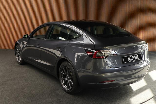 Tesla Model 3 Standard Plus ACC Autopilot Stuurverwarm. PDC Leer Navi Panoramadak 360° Elektr. achterklep Stoelverwarming voor & achter Climate voor & achter LM velgen BTW auto!