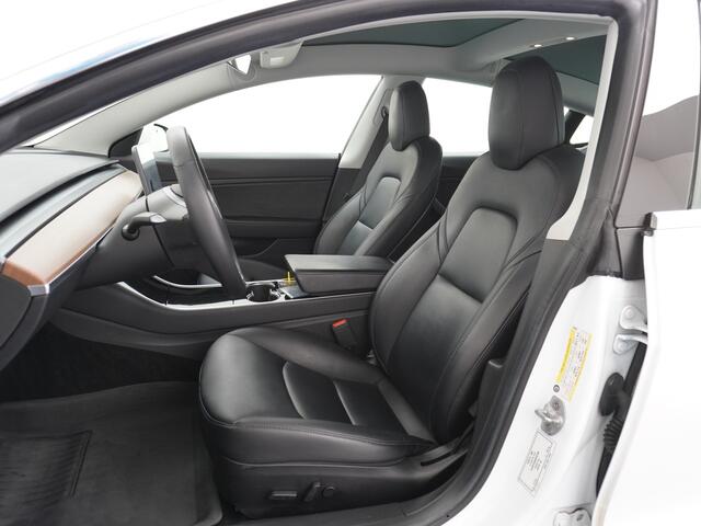 Tesla Model 3 SR+ 60kWh 326PK Trekhaak AutoPilot Premium-Luidsprekers Leer PanoramaDak Adaptive Cruise Lmv 18" Camera's Elektr.-Stuur+Stoelen+Spiegels+Geheugen+Easy-Entry+Verwarmde stoelen Park assistent Pdc WIFI Ecc Lane-Assist Speed-Assist SOH 85% Ecc Navi Led DAB Vo