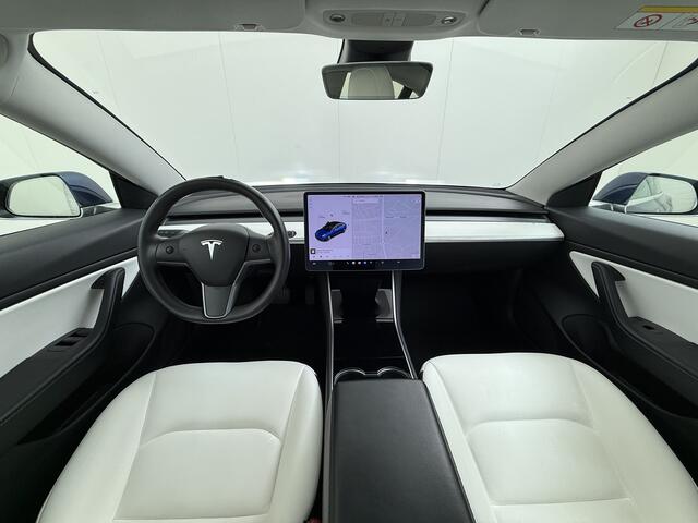 Tesla Model 3 RWD Plus 325PK SOH 91% Lmv 19" Ivoor kleurig Leder 3 AutoPilot Panoramadak Adaptive.Cruise Camera's Elektr.Stuur+Stoelen+Spiegels+Geheugen+Easy-Entry+Verwarmde stoelen Park assistent PDC WIFI Lane-Assist Speed-Assist Navi Ecc Led ACC DAB Voorverwarmen en