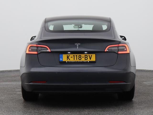 Tesla Model 3 Standard RWD Plus 60 kWh | PANO | KEYLESS | STOELVERWARMING
