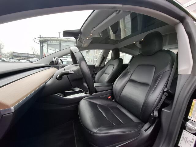 Tesla Model 3 Long Range AWD 75 kWh | Navigatie | LM Velgen 18" | Voorstoelen Verwarmd/Achterbank Verwarmd | Panoramadak | Airco | Cruise Control |