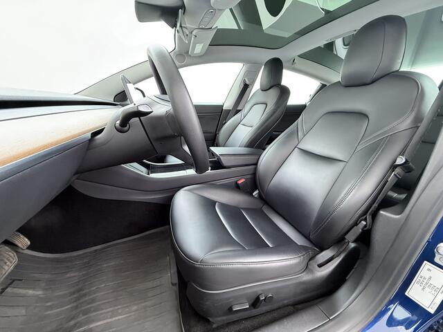 Tesla Model 3 SR Plus 325PK Lmv 18" AutoPilot FSD Leder Pano-dak Adaptive-Cruise Camera's Elektr.-Stuur+Stoelen+Spiegels+Geheugen+Easy-Entry+Verwarmde stoelen Park assistent Pdc WIFI Lane-Assist Speed-Assist Navi LED Comfortstoelen ACC DAB Voorverwarmen interieur via A