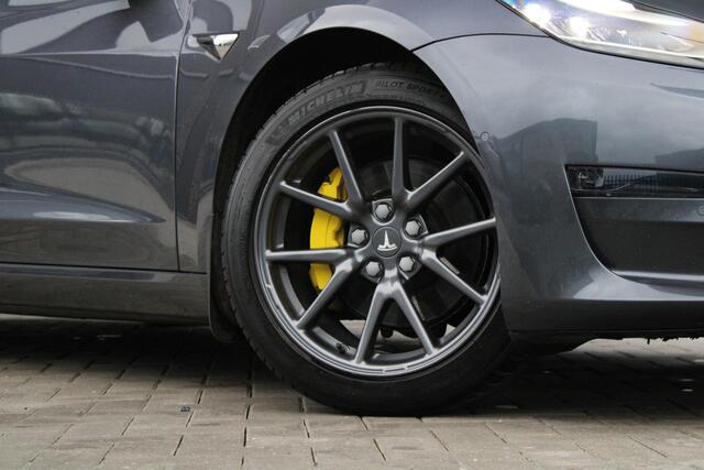 Tesla Model 3 Long Range AWD 75 kWh - Full Self Driving - Autopilot - Winter + zomerbanden + LM velgen - Trekhaak - Pano - Keyless - Leder - Rijklaar