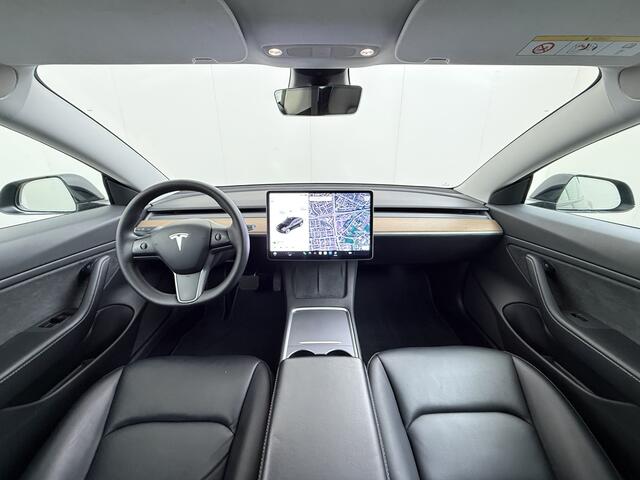 Tesla Model 3 Long Range AWD 75kWh Facelift Warmtepomp Lmv 19" AutoPilot Leder Panoramadak Adaptive-Cruise Camera's Elektr.-Stuur+Stoelen+Spiegels+Geheugen+Easy-Entry+Verwarmde stoelen Park assistent Pdc WIFI Lane-Assist Navi LED DAB Voorverwarmen interieur Keyless One
