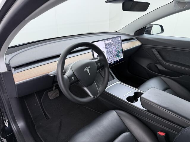 Tesla Model 3 Long Range AWD 75kWh Facelift Warmtepomp Lmv 19" AutoPilot Leder Panoramadak Adaptive-Cruise Camera's Elektr.-Stuur+Stoelen+Spiegels+Geheugen+Easy-Entry+Verwarmde stoelen Park assistent Pdc WIFI Lane-Assist Navi LED DAB Voorverwarmen interieur Keyless One