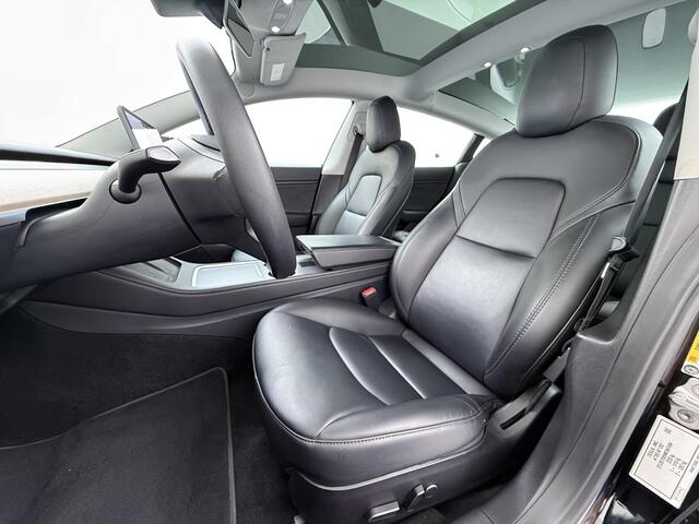 Tesla Model 3 Long Range AWD 75kWh Facelift Warmtepomp Lmv 19" AutoPilot Leder Panoramadak Adaptive-Cruise Camera's Elektr.-Stuur+Stoelen+Spiegels+Geheugen+Easy-Entry+Verwarmde stoelen Park assistent Pdc WIFI Lane-Assist Navi LED DAB Voorverwarmen interieur Keyless One