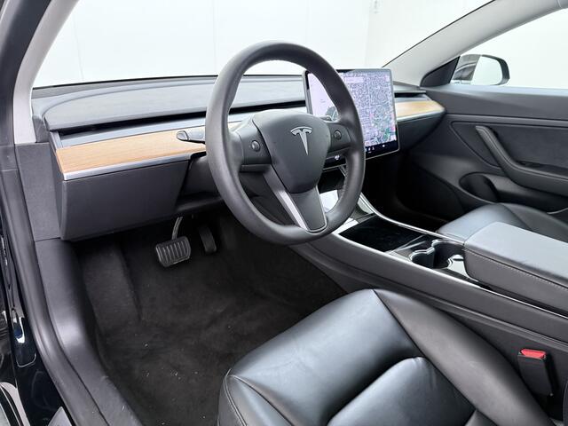 Tesla Model 3 RWD SR plus 325PK LFP Accu Trekhaak AutoPilot Leder Panoramadak Adaptive-Cruise Camera's Elektr.-Stuur+Stoelen+Spiegels+Geheugen+Easy-Entry+Verwarmde stoelen Park assistent Pdc WIFI Lane-Assist Speed-Assist Navi LED DAB Voorverwarmen Keyless One-Pedal-Dri