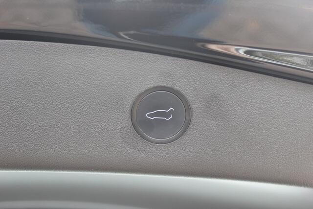 Tesla Model 3 Standard RWD Plus 60 kWh / FACELIFT / Trekhaak / Autopilot / Panoramadak / Camera / Leder / 18'' / Leder / Premium Audio / Warmtepomp