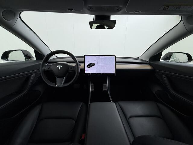 Tesla Model 3 RWD SR plus 325PK Trekhaak Lmv 18" AutoPilot Leder Panoramadak Adaptive-Cruise Camera's Elektr.-Stuur+Stoelen+Spiegels+Geheugen+Easy-Entry+Verwarmde stoelen Park assistent Pdc WIFI Lane-Assist Speed-Assist Navi LED DAB Keyless One-Pedal-Drive SOH 82% 1.00