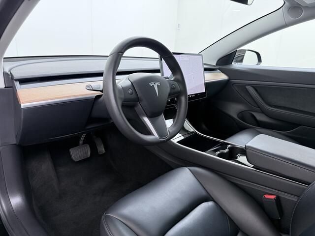 Tesla Model 3 RWD SR plus 325PK Trekhaak Lmv 18" AutoPilot Leder Panoramadak Adaptive-Cruise Camera's Elektr.-Stuur+Stoelen+Spiegels+Geheugen+Easy-Entry+Verwarmde stoelen Park assistent Pdc WIFI Lane-Assist Speed-Assist Navi LED DAB Keyless One-Pedal-Drive SOH 82% 1.00