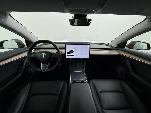 Tesla Model 3 Long Range AWD 75kWh Facelift Warmtepomp Trekhaak SOH 88% Wrap AutoPilot Leder Panoramadak Adaptive-Cruise Camera's Elektr.-Stuur+Stoelen+Spiegels+Geheugen+Easy-Entry+Verwarmde stoelen Park assistent Pdc WIFI Lane-Assist Privacy Glas Navi LED DAB Voorverw