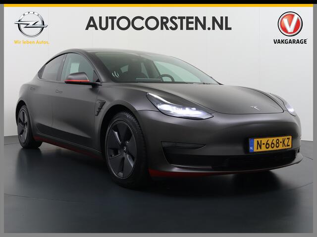 Tesla Model 3 Long Range AWD 75kWh Facelift Warmtepomp Trekhaak SOH 88% Wrap AutoPilot Leder Panoramadak Adaptive-Cruise Camera's Elektr.-Stuur+Stoelen+Spiegels+Geheugen+Easy-Entry+Verwarmde stoelen Park assistent Pdc WIFI Lane-Assist Privacy Glas Navi LED DAB Voorverw