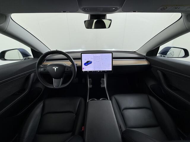Tesla Model 3 SR+ 325PK Trekhaak AutoPilot Leer PanoramaDak Adaptive Cruise Lmv 18" Camera's Elektr.-Stuur+Stoelen+Spiegels+Geheugen+Easy-Entry+Verwarmde stoelen Park assistent Pdc WIFI Ecc Lane-Assist Speed-Assist Soh 83% Ecc Navi Led DAB Voorverwarmen interieur via A