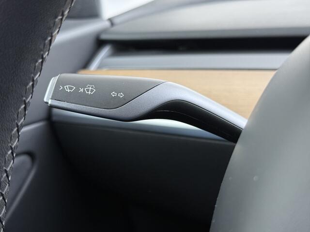 Tesla Model 3 RWD SR Plus 325PK LFP Accu AutoPilot Leer Pano-Dak Adaptive-Cruise Camera's Elektr.-Stuur+Stoelen+Spiegels+Geheugen+Easy-Entry+Verwarmde stoelen Park assistent Pdc WIFI Lane-Assist Speed-Assist Navi LED DAB Voorverwarmen Keyless One-Pedal-Drive Lmv 18" SO