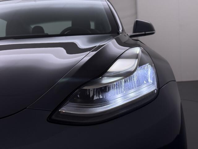 Tesla Model 3 Long Range AWD 75kWh Trekhaak Warmtepomp Lmv 18" AutoPilot Leder Pano-Dak Adaptive-Cruise Camera's Elektr.-Stuur+Stoelen+Spiegels+Geheugen+Easy-Entry+Verwarmde stoelen Park assistent Pdc WIFI Lane-Assist Navi LED DAB Voorverwarmen interieur Keyless One-Pe