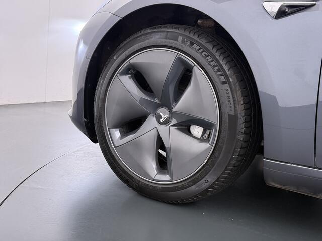 Tesla Model 3 Long Range AWD 75kWh Trekhaak Warmtepomp Lmv 18" AutoPilot Leder Pano-Dak Adaptive-Cruise Camera's Elektr.-Stuur+Stoelen+Spiegels+Geheugen+Easy-Entry+Verwarmde stoelen Park assistent Pdc WIFI Lane-Assist Navi LED DAB Voorverwarmen interieur Keyless One-Pe
