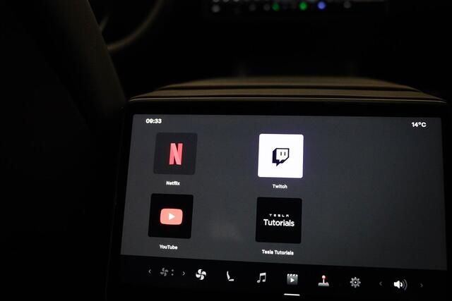 Tesla Model 3 RWD 60 kWh | STUURVERWARMING | STOELVENTILATIE | PANORAMADAK | 19"