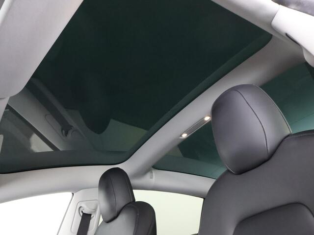 Tesla Model 3 Black Sport Pack RWD Plus 60 kWh 238 PK! | Navigatie | Panoramadak | Camera |