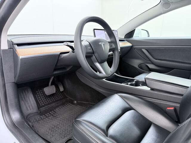Tesla Model 3 SR+ 325PK LFP-Accu SOH 89.6% Lmv 19" AutoPilot Leer Pano-Dak Adaptive Cruise Lmv 18" Camera's Elektr.-Stuur+Stoelen+Spiegels+Geheugen+Easy-Entry+Verwarmde stoelen Park assistent Pdc WIFI Ecc Lane-Assist Speed-Assist Ecc Navi Led DAB Voorverwarmen interieu