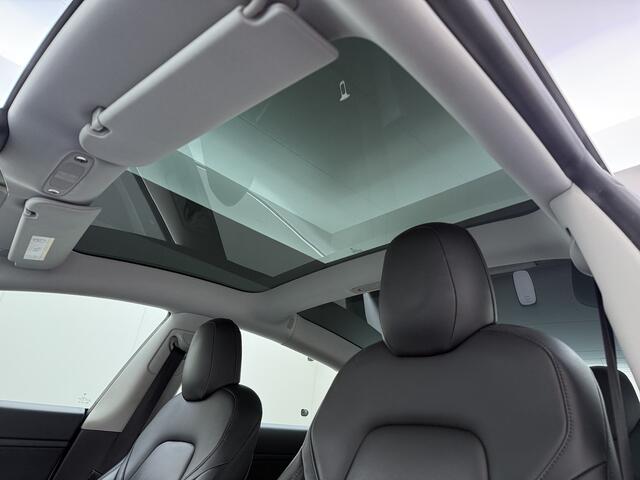 Tesla Model 3 SR+ 325PK LFP-Accu SOH 89.6% Lmv 19" AutoPilot Leer Pano-Dak Adaptive Cruise Lmv 18" Camera's Elektr.-Stuur+Stoelen+Spiegels+Geheugen+Easy-Entry+Verwarmde stoelen Park assistent Pdc WIFI Ecc Lane-Assist Speed-Assist Ecc Navi Led DAB Voorverwarmen interieu