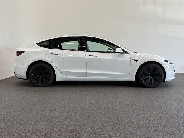 Tesla Model 3 RWD 60 kWh Panoramadak Navigatie Camera Parkeersensoren Cruise Control Stoelverwarming Dodehoek detectie Full LED Leder Climate Control Elektrische Stoelen