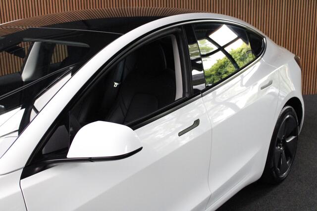 Tesla Model 3 RWD Plus 60 kWh SOH: 95.0% Panodak Full Self 3 Leer 360° ACC Climate Stuur- & Stoelverwarming voor & achter LM velgen PDC Elektr. achterklep Elektr. verst. stuurwiel Elektr. verstelb. stoelen Metallic lak 1e Eigenaar BTW auto
