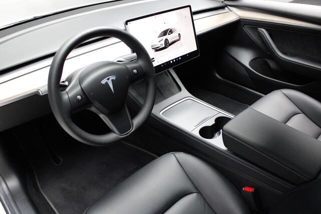Tesla Model 3 RWD Plus 60 kWh SOH: 95.0% Panodak Full Self 3 Leer 360° ACC Climate Stuur- & Stoelverwarming voor & achter LM velgen PDC Elektr. achterklep Elektr. verst. stuurwiel Elektr. verstelb. stoelen Metallic lak 1e Eigenaar BTW auto