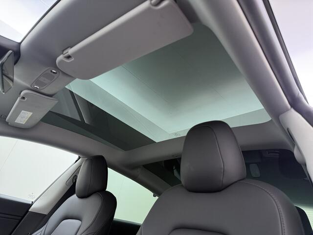 Tesla Model 3 Performance AWD 513PK Facelift Warmtepomp Lmv 20" Panoramadak Adap.Cruise Elek.Verwarmde Stoelen+Memory Inductieladen Navi Camera's Ecc Leder SOH 85.6% Led Pdc Privacy Glas Elek.Achterklep Keyless 4WD Fabrieksgarantie op Accu en Motor tot 18-02-2029/192.0