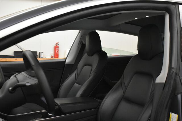 Tesla Model 3 Long Range AWD 75 kWh Nieuwe accu 06-06 Draagarmen vervangenTop Staat Trekhaak Autopilot FSD Comp Camera Leder Pano