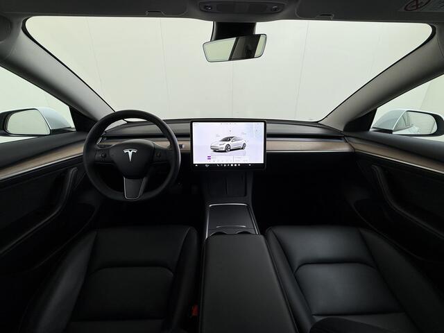 Tesla Model 3 Standard RWD Plus SOH 91% Warmtepomp Trekhaak LFP Accu Panoramadak Navi Camera's Leder Memory Stuur+Stoelverwarming Traffic-Aware Cruise Control AMD Ryzen(TM) Elek.Achterklep Led 1.000KG Trekgewicht Origineel Nederlandse Auto