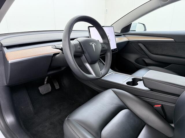 Tesla Model 3 Standard RWD Plus SOH 91% Warmtepomp Trekhaak LFP Accu Panoramadak Navi Camera's Leder Memory Stuur+Stoelverwarming Traffic-Aware Cruise Control AMD Ryzen(TM) Elek.Achterklep Led 1.000KG Trekgewicht Origineel Nederlandse Auto