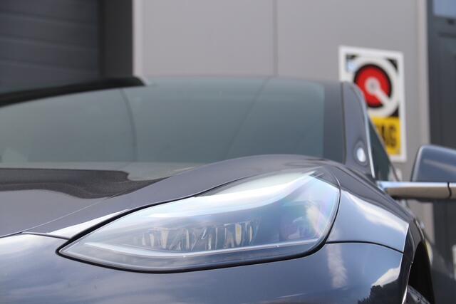 Tesla Model 3 Standard RWD Plus 60 kWh Basic Autopilot, Stoelverwarming, Panoramadak, Trekhaak, Camera