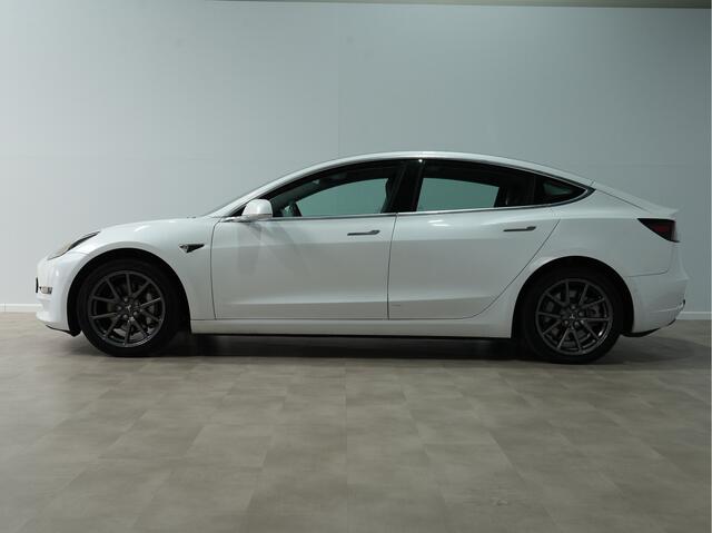 Tesla Model 3 Long Range AWD 75 kWh / 1e Eigenaar! / Trekhaak / Panoramadak Lings bak