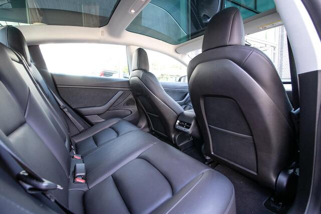Tesla Model 3 Long Range AWD 75 kWh | Leer | Pano Dak | Trekhaak |