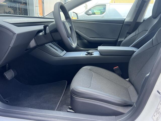 Tesla Model 3 RWD Direct Leverbaar NL Auto
