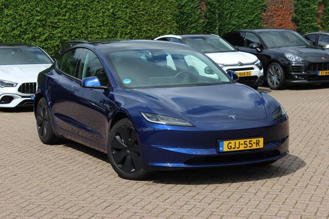 Tesla Model 3 RWD 60 kWh / Autopilot 4 / 4season banden / Panoramadak / Camera / Leder / 18'' / Navigatie / Stoelverwarming