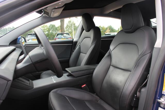 Tesla Model 3 RWD 60 kWh / Autopilot 4 / 4season banden / Panoramadak / Camera / Leder / 18'' / Navigatie / Stoelverwarming