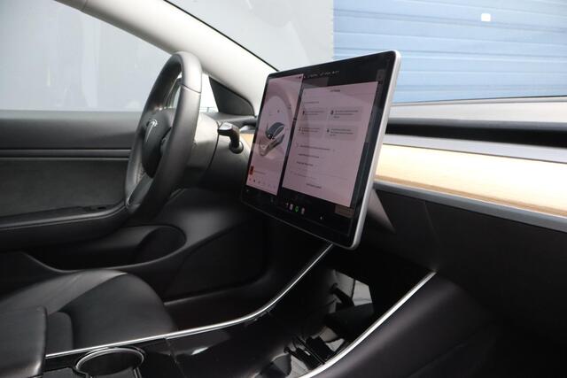 Tesla Model 3 Standard RWD Plus 60 kWh | SOH 82,7 % | Trekhaak | LM velgen | Lederen interieur | Nette auto!
