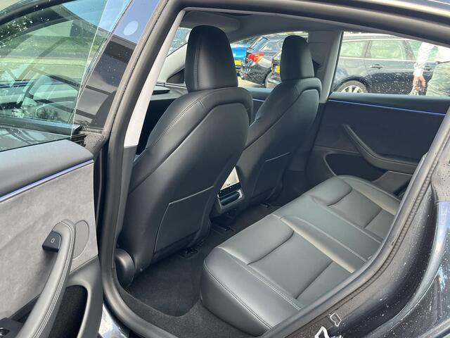 Tesla Model 3 Premium Long Range AWD 78 kWh VAN: 50.900,- VOOR: 47.440,- UW HERFSTVOORDEEL: 3.460,-| 8.000KM!| TESLA GARANTIE T/M 6-2030 OF 80.000KM! ACCU + AANDRIJFLIJN T/M 2034 OF 192.000KM!|