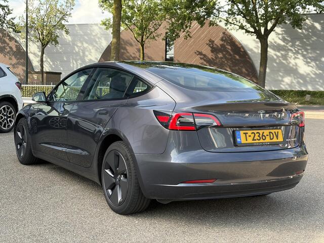 Tesla Model 3 Long Range AWD 75 kWh VAN: 35.900,- VOOR: 33.440,- UW HERFSTVOORDEEL: 2.460,-| FABRIEKSGARANTIE OP ACCU & AANDRIJFLIJN TOT 2031 OF 192.000 KM + ALGEMENE AUTO T/M 06-2027 of 80.000KM! BTW verrekenbaar