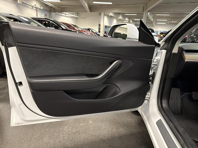 Tesla Model 3 Long Range AWD 75 kWh | Trekhaak |