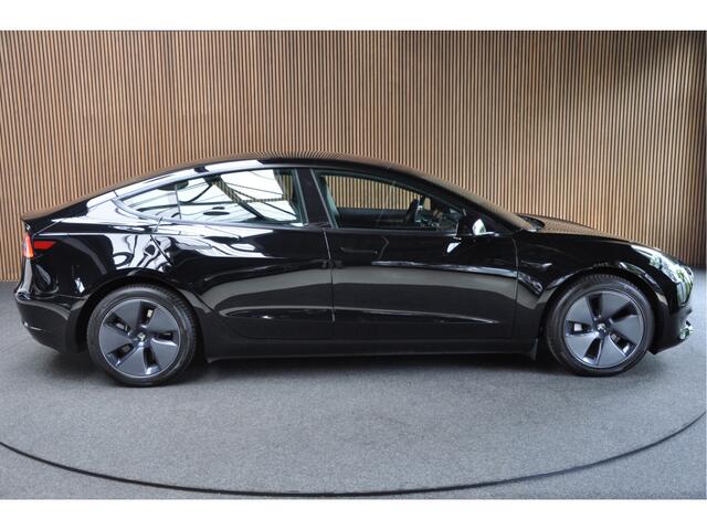Tesla Model 3 RWD Panodak Leer 360° ACC Climate Stuur- & Stoelverwarming voor & achter LM velgen PDC Elektr. achterklep Elektr. verst. stuurwiel Elektr. verstelb. stoelen Metallic lak 1e Eigenaar BTW auto